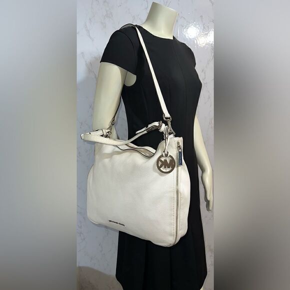 Micheal Kors Large Hobo - Picture 3 of 9